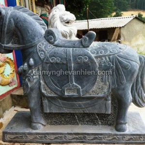 Ngựa đá xanh đen 4